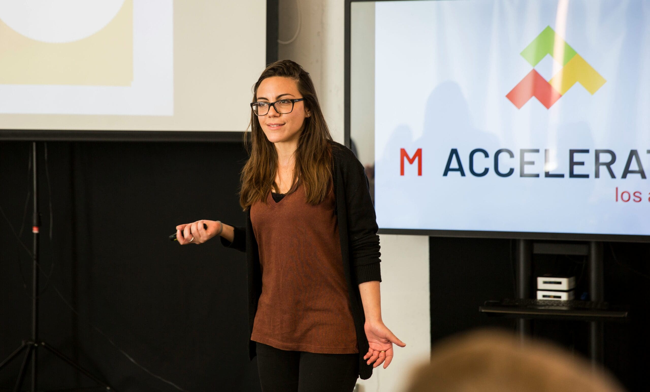 m accelerator KNs6AEeDx9M unsplash scaled How to Pitch Your Business Idea to Investors